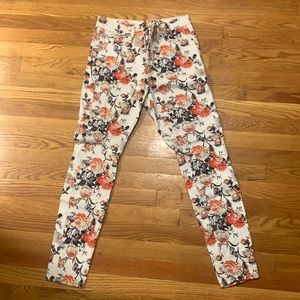 Adorable Floral Jeans! Size 28W 29L